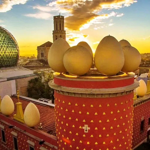 Egg-topped architecture of the Dalí Theatre-Museum in Figueres